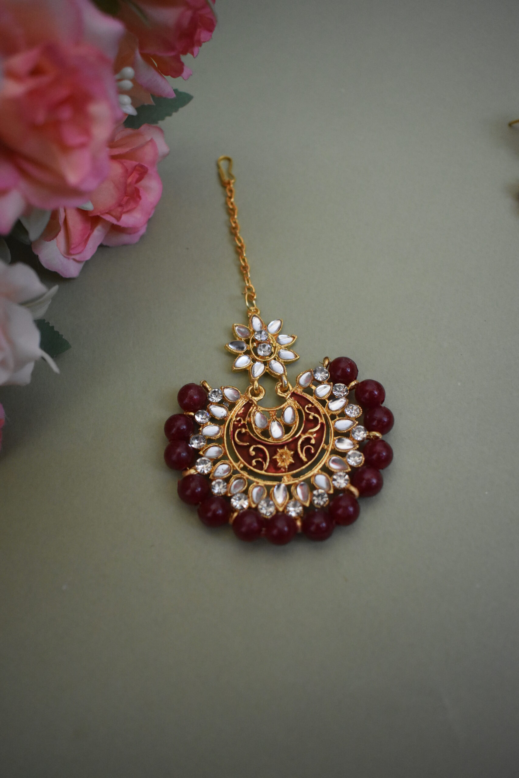 Gold Toned Kundan Maang Tikka With Earrings