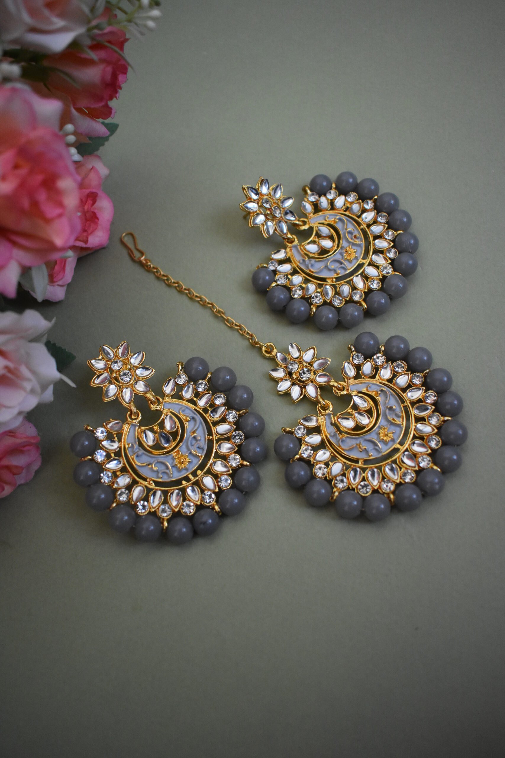 Gold Toned Kundan Maang Tikka With Earrings