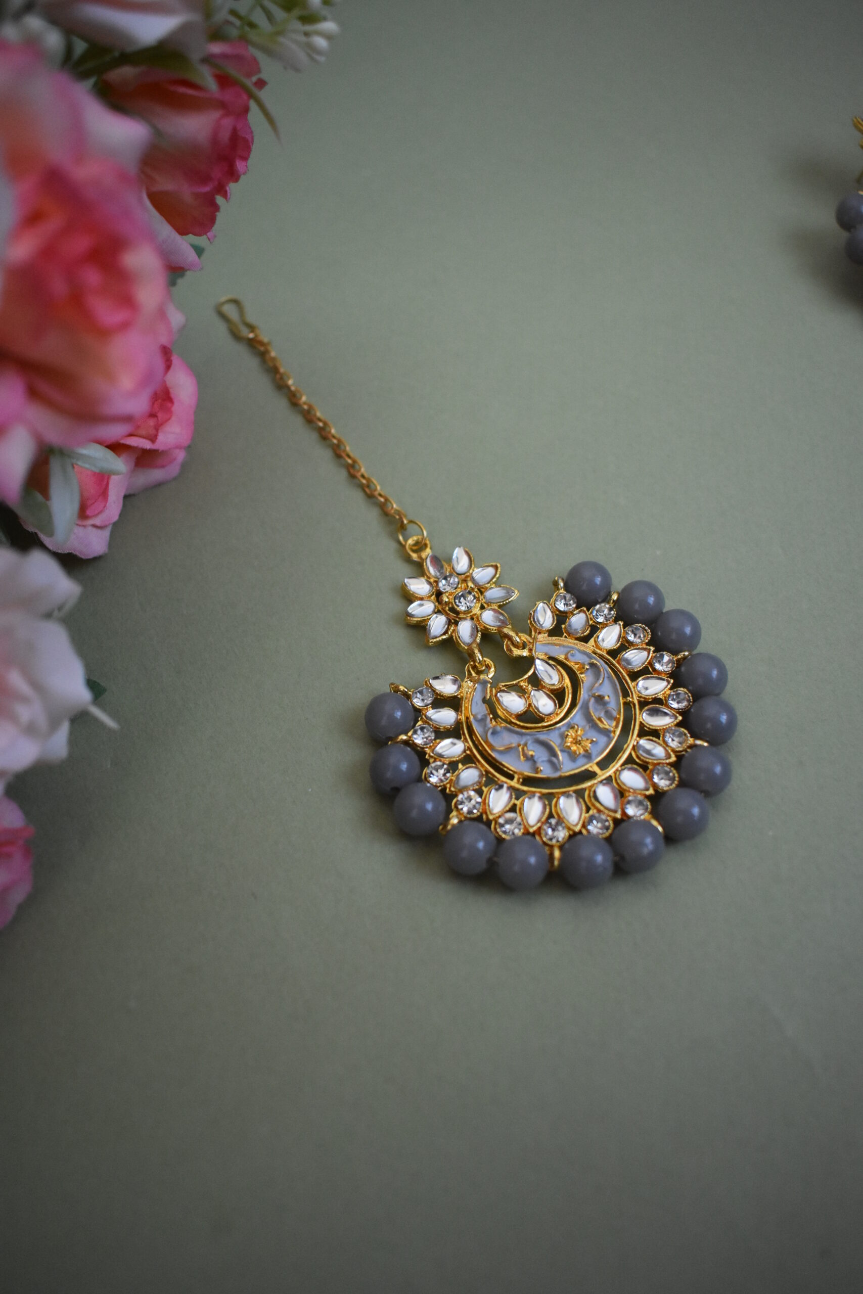 Gold Toned Kundan Maang Tikka With Earrings