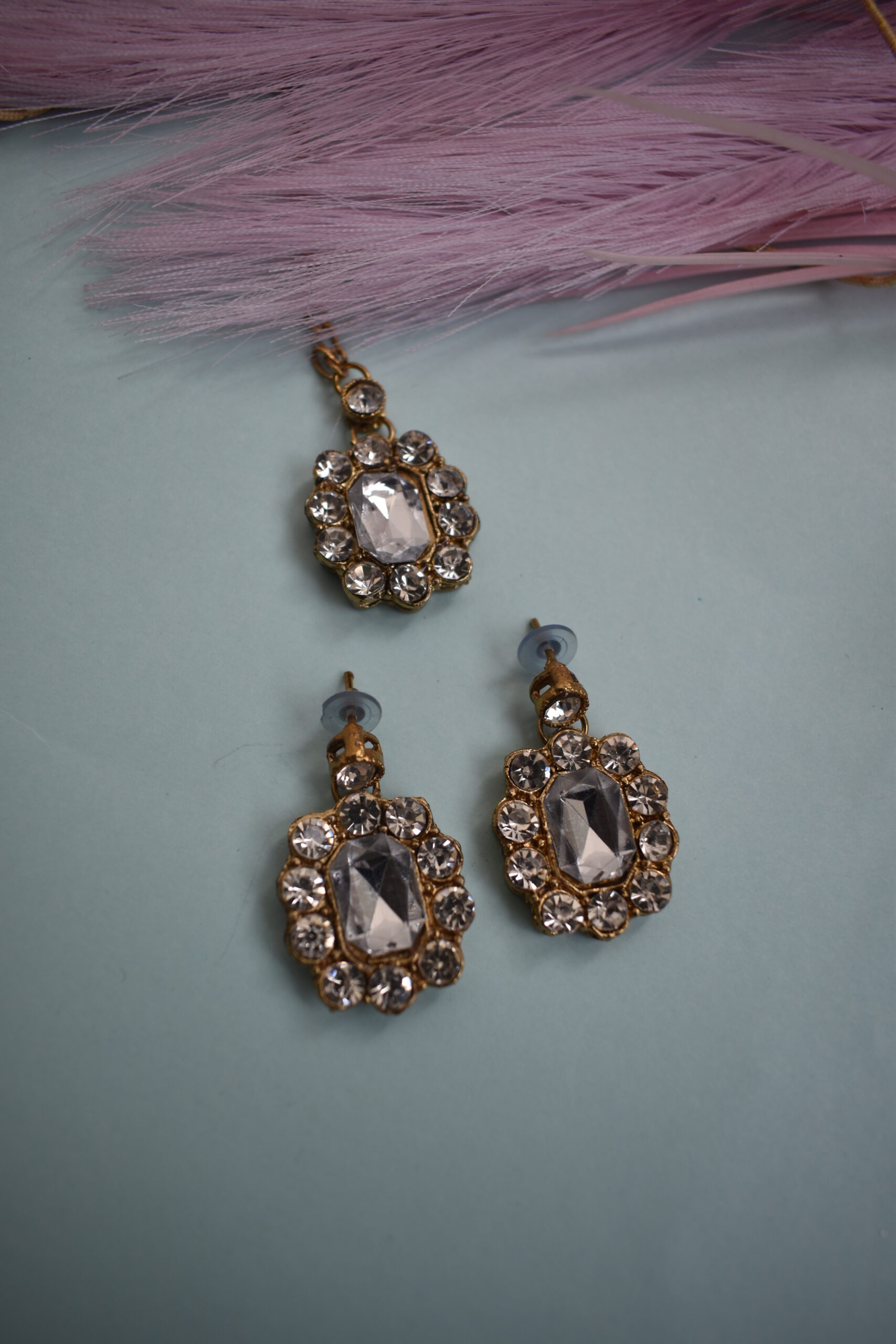 Shinning Stone Studded Gold Crystal Choker Set