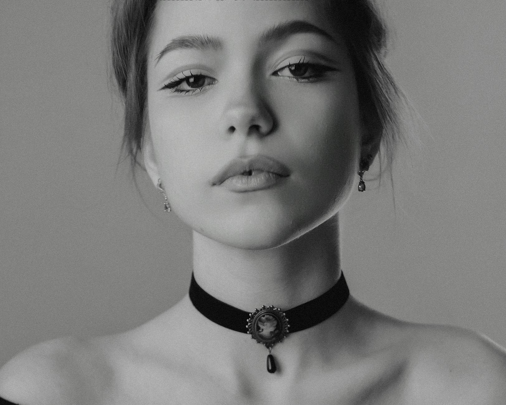 Chokers Are Back – Here’s How to Style Them in 2025 | Seasonsfly